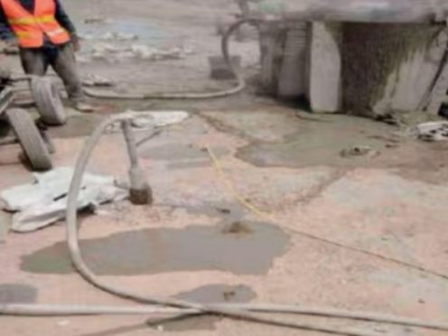 韩城水泥混凝土路面板底注浆技术 路面脱空注浆整治方案