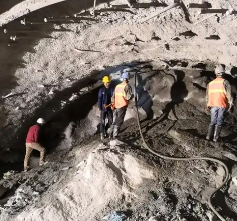 韩城拱顶带模注浆料的施工流程及注意事项